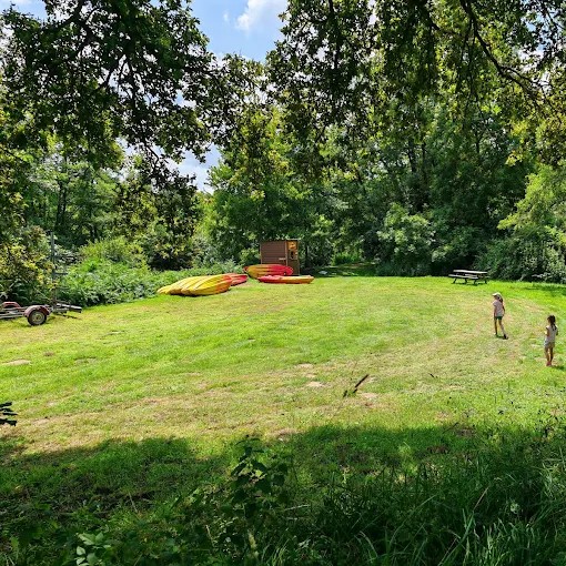 Canoe-Vendee-bas-nautique-de-location-kayak-canoe-riviere-apremont-activite-famille-vacances